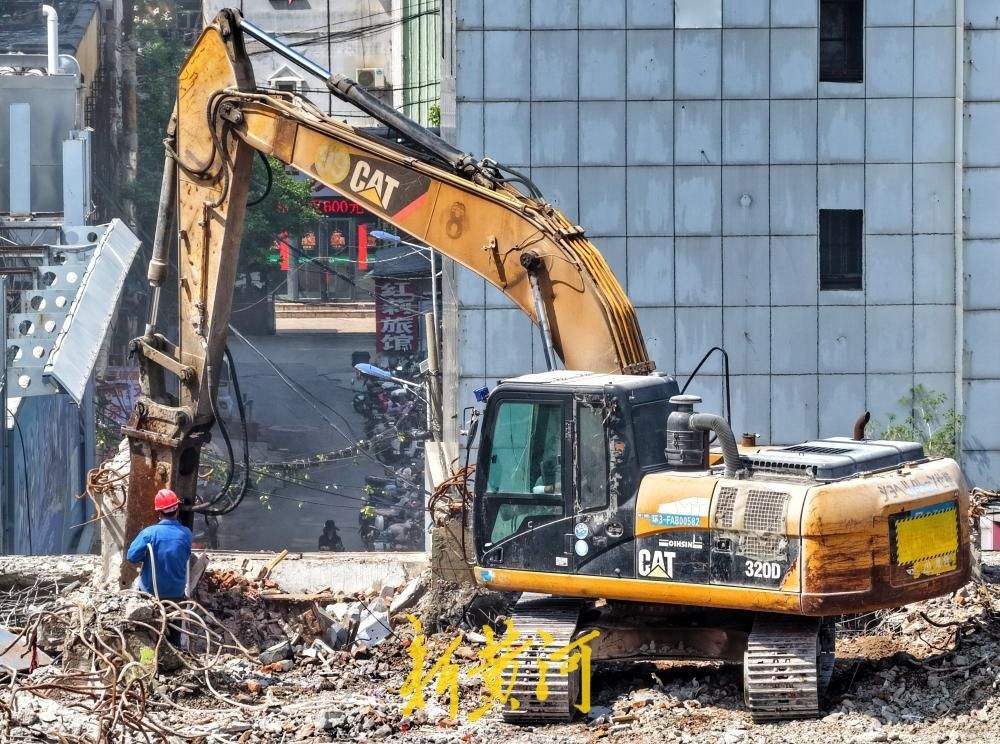 济南天龙大厦整体拆除工作已近尾声,预计本月中下旬完成