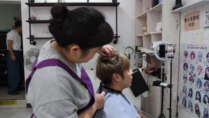 为什么偏偏是她?调查显示:超九成受访者希望社区有“晓华”