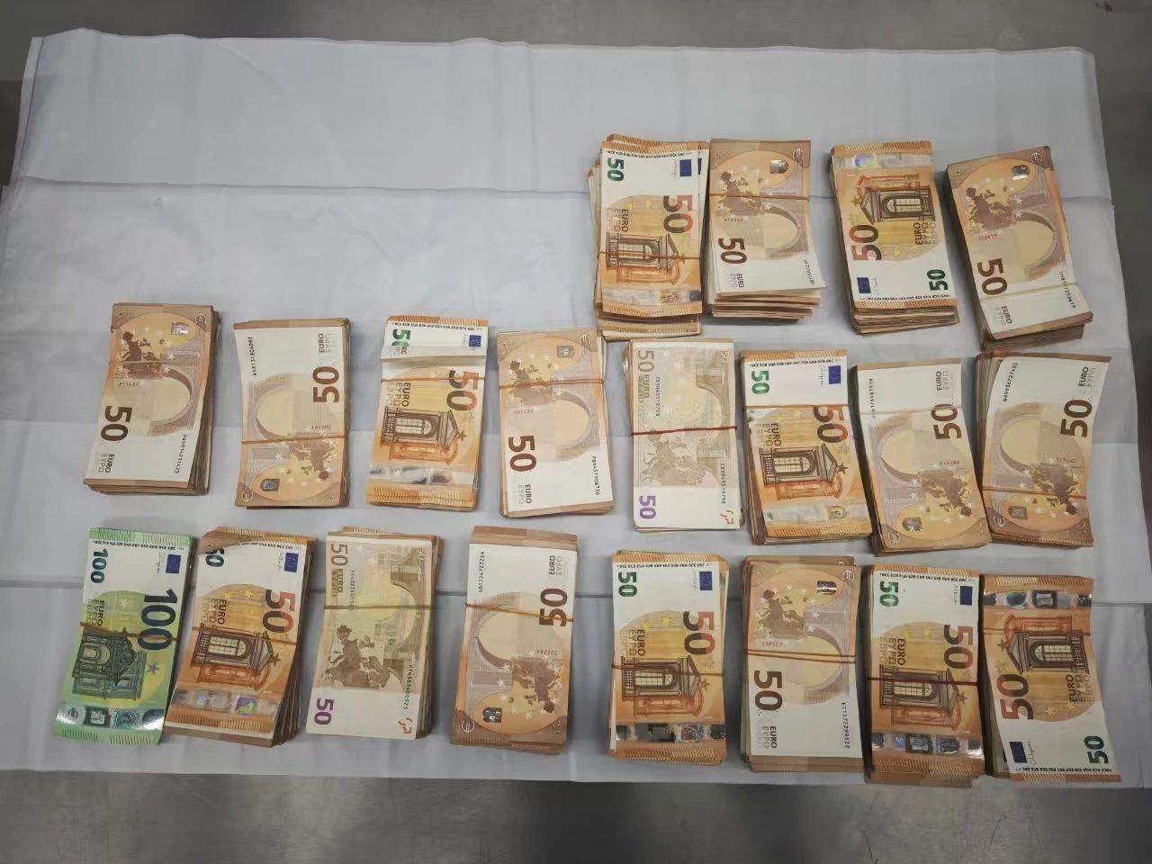 薯片桶、泡面桶内藏欧元 海关：不予放行！