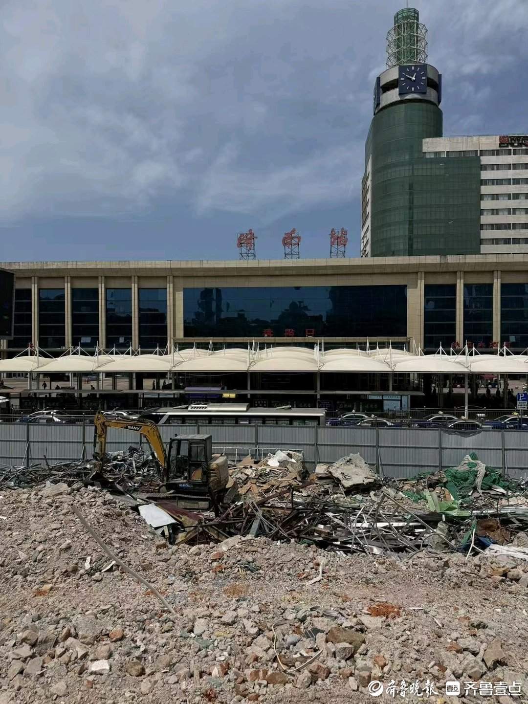 天龙大厦拆除，济南站南广场的“破局”与“重构”