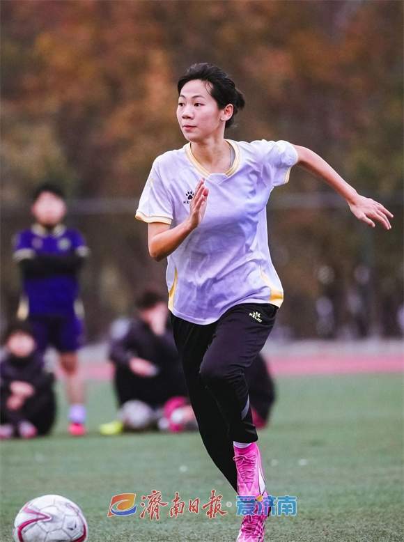 飒爽英姿！山东女子学院女足队屡获佳绩