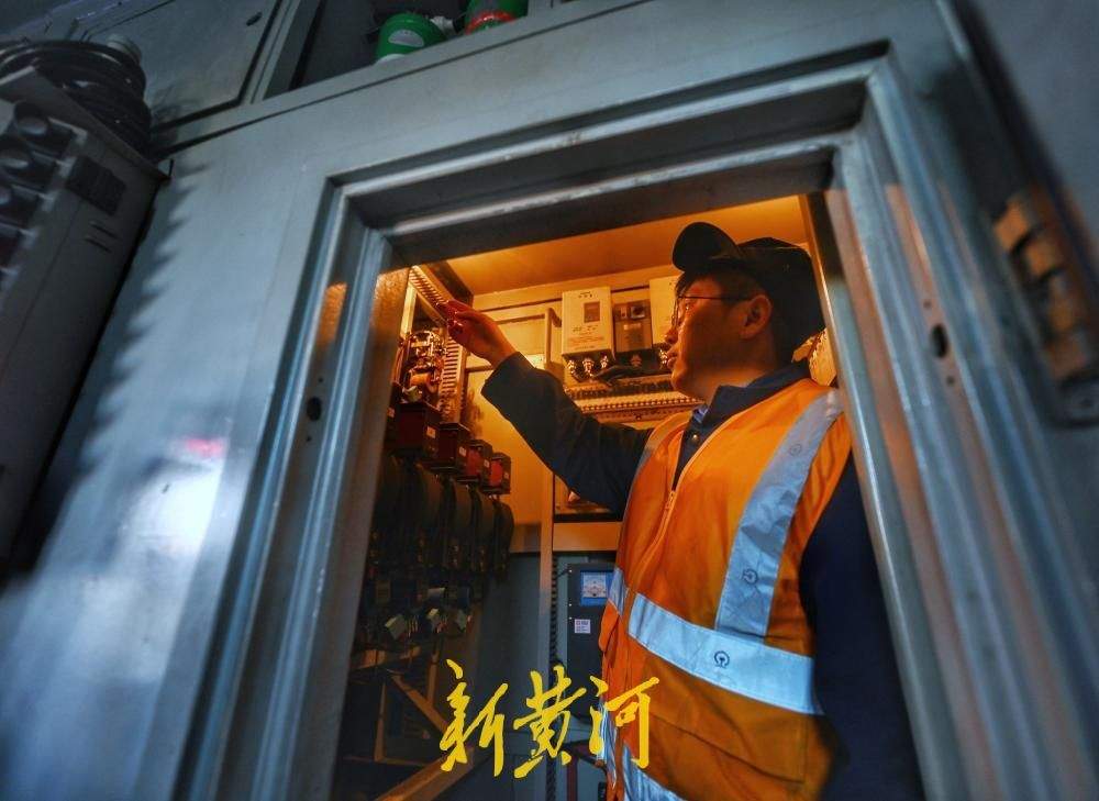 站场里的调车人：默默地“穿针引线”，保障春运列车安全出发与到达