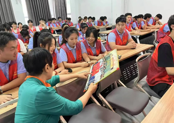 “义”路同行二十载 青春接力向未来——泉城义工20周年志愿服务宣讲高校行活动走进济南职业学院