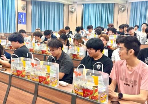 繁星汇聚 燃动金秋：第二届杨掌柜杯-王者荣耀高校联盟赛正式启幕