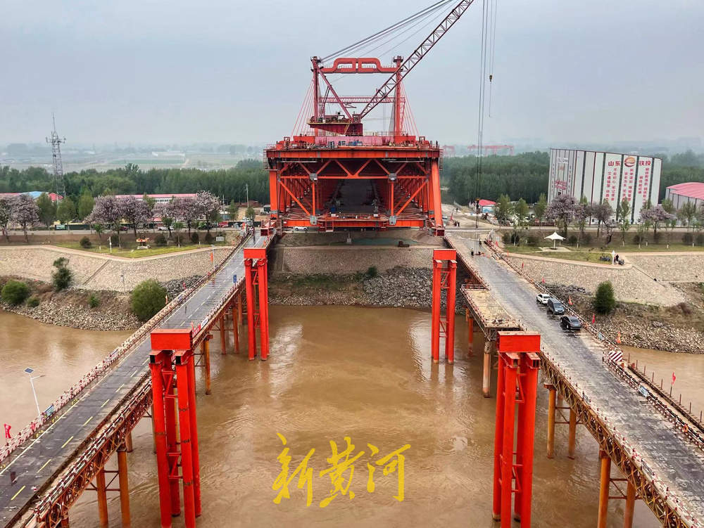 济滨高铁新进展：济阳黄河公铁大桥主塔封顶，年内合龙