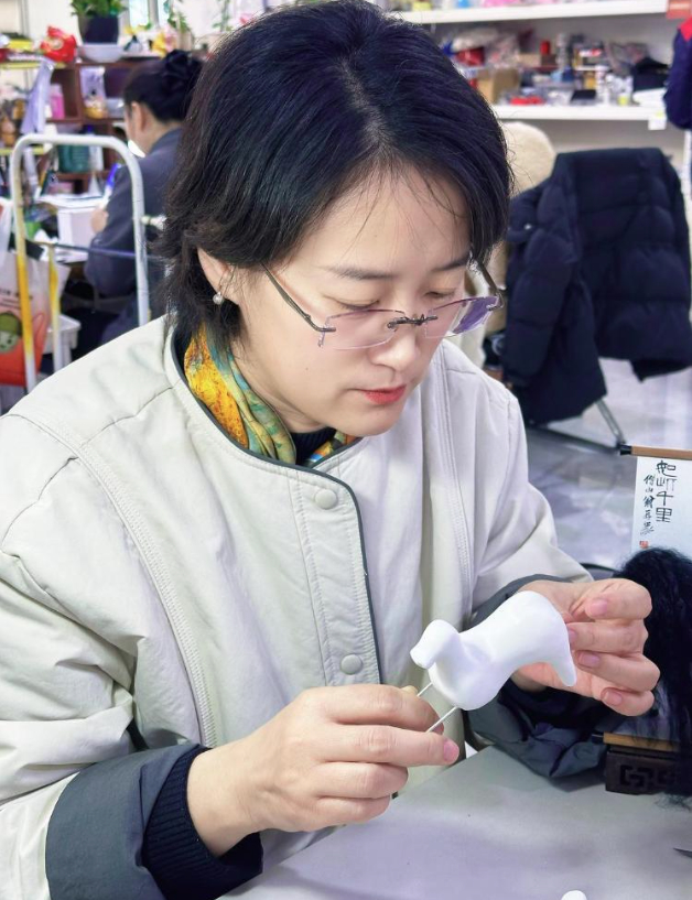 把齐白石的画捏活了！“马彪彪”藏着她的非遗匠心