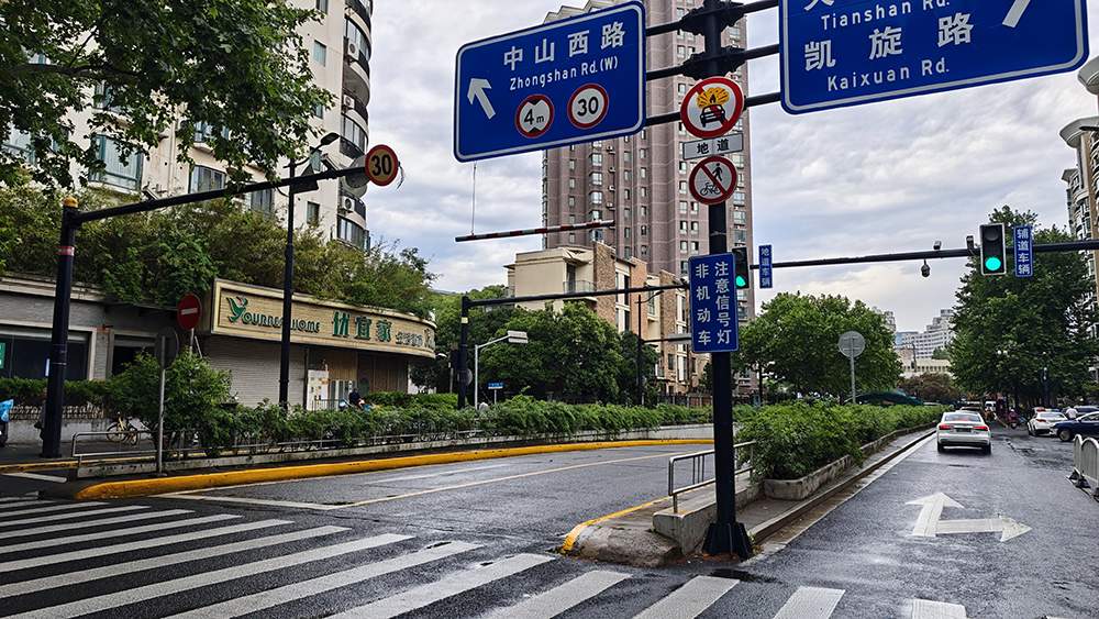 别拿生命换照片!谁还在危险地带扎堆拍照?