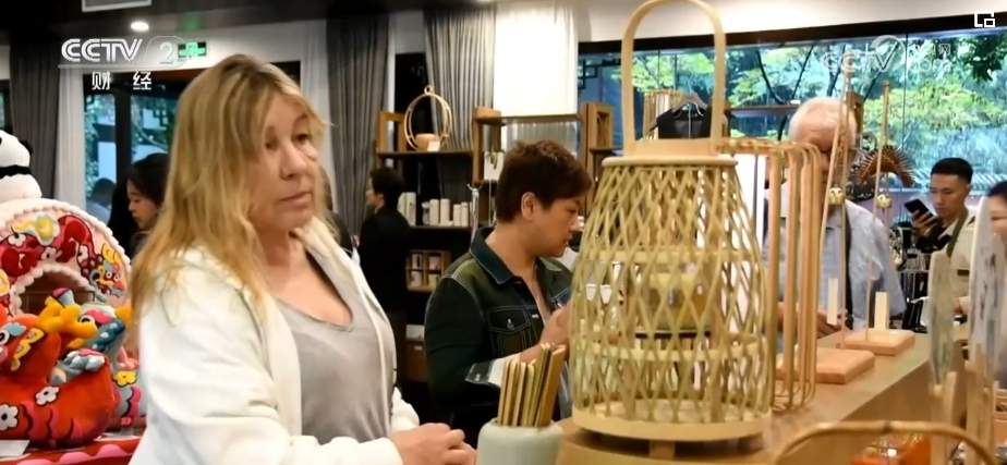 “不夜城”、房车游、草原游……夏日旅游市场“新”意足 吸引力拉满