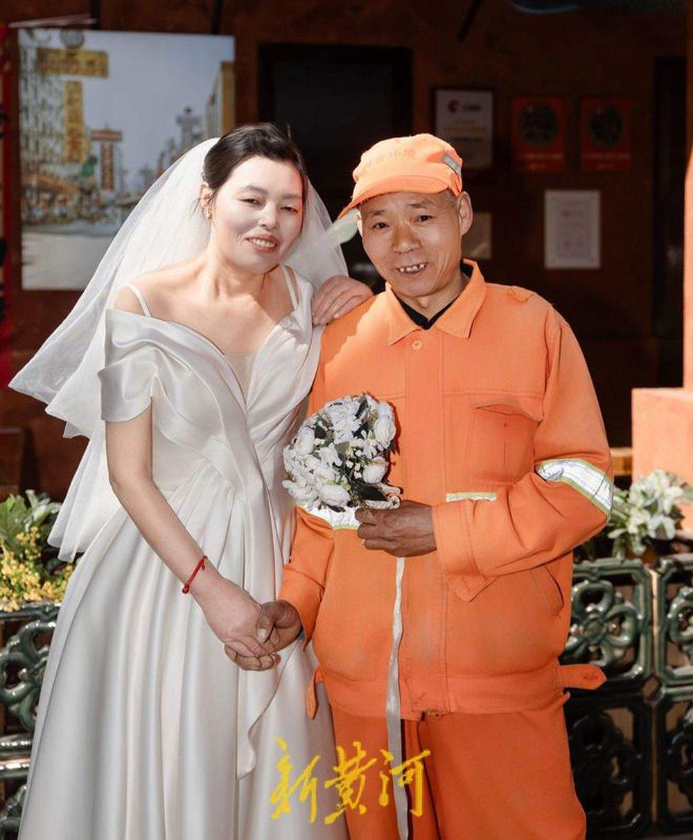 从青丝到白头，39年后他们收获了“迟到的浪漫”