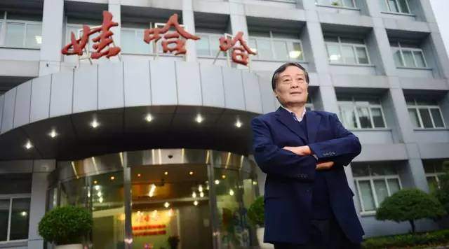 回顾娃哈哈创始人宗庆后传奇人生!曾三度问鼎中国内地首富,42岁才迎事业转折