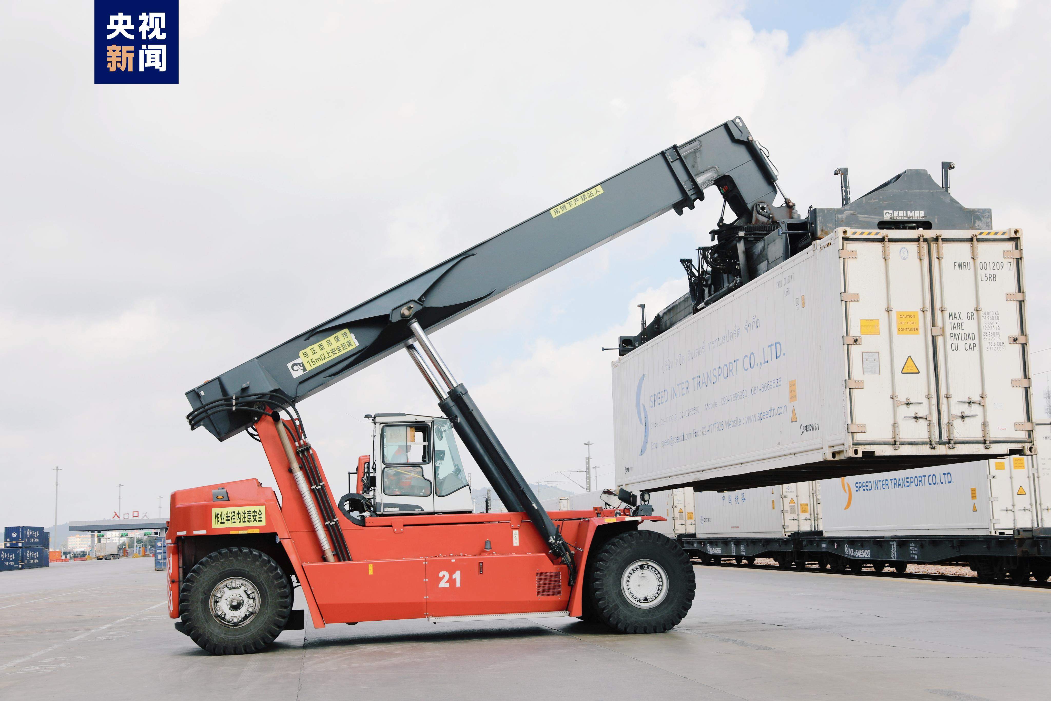 吃到老挝水果最快仅需26小时 中老铁路货物运输强劲