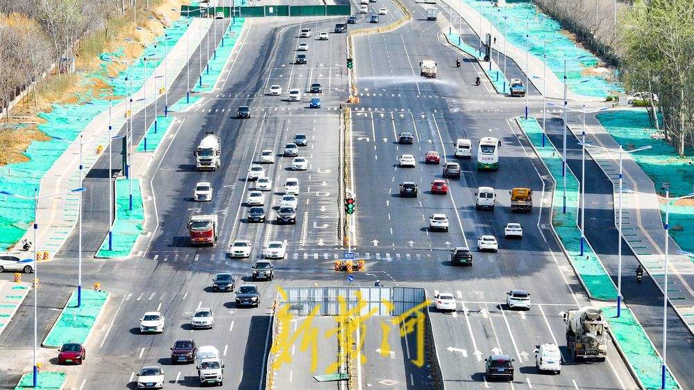 施工围挡逐步拆除 经十东路部分路段恢复10车道