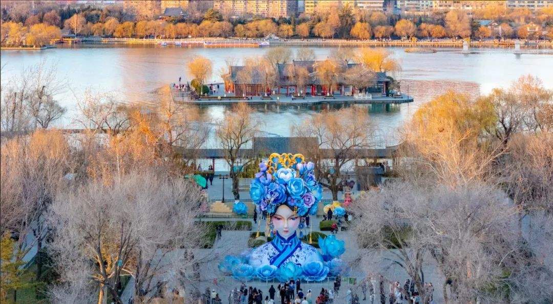 湖畔雨荷，文旅潮起