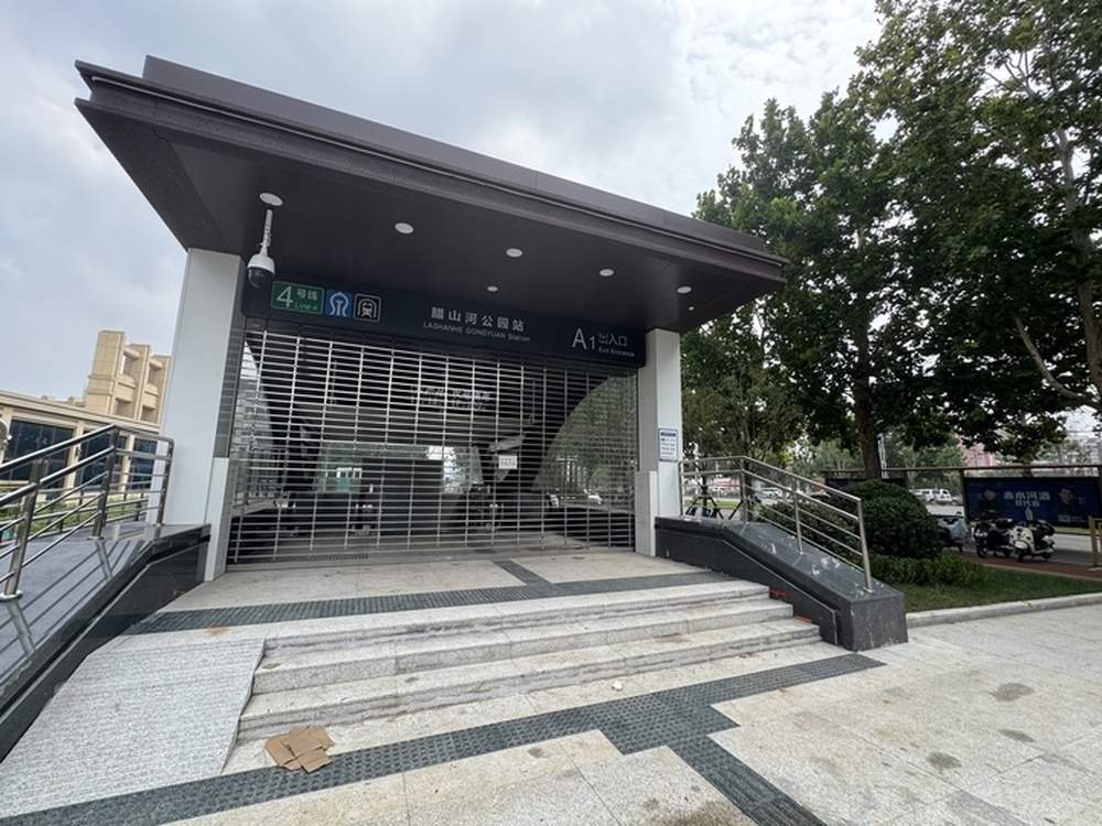 济南地铁4号线商业接驳调查：一条通道之隔，拉开商圈“温差”