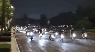 14岁少年租电摩“炸街”！七问改装电摩深夜“飙车”乱象