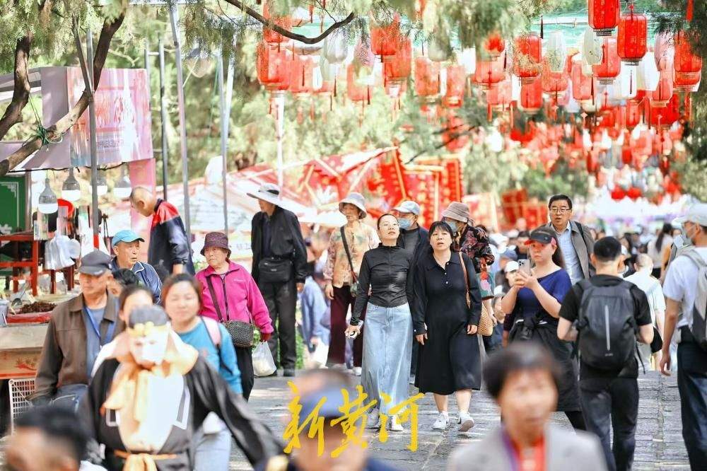 游人如织！济南千佛山“三月三”庙会人气旺