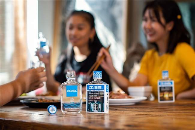 走过五年黑暗隧道后，江小白靠一瓶酒杀了回来