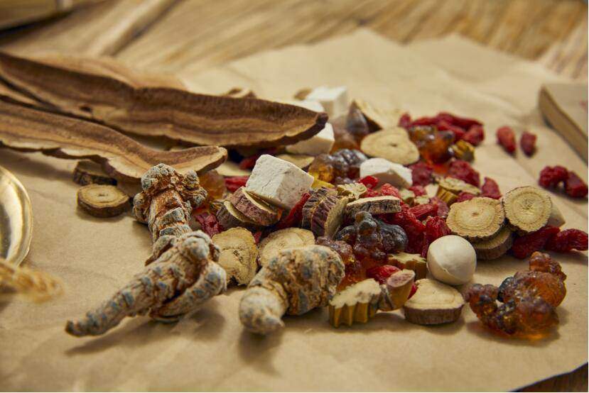 云太医（素朴中医院）何英教授：银屑病不是绝症，中医辨证调治解困境​