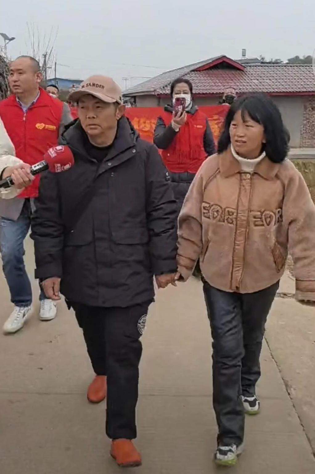 四川男童走失被拐到安徽：凭腊肉、折耳根记忆，漂泊40余年终于找到亲人