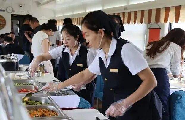 济南开往深圳的列车上可以吃自助餐啦！全是现炒菜