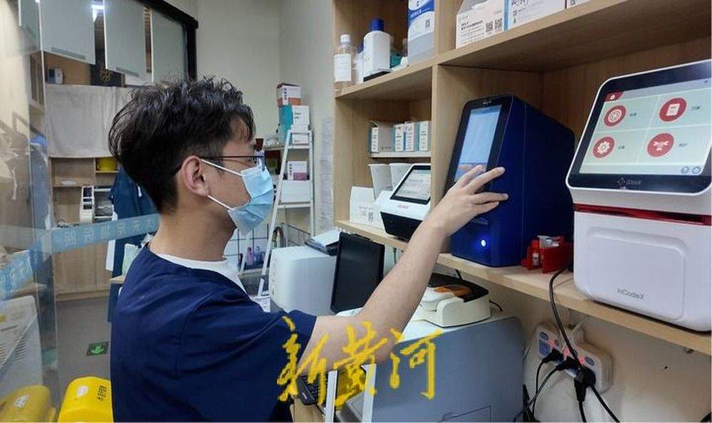 异宠医生的一天是啥样？山东这家宠物医院里，他为巴西龟打针，给水豚治胃肠炎