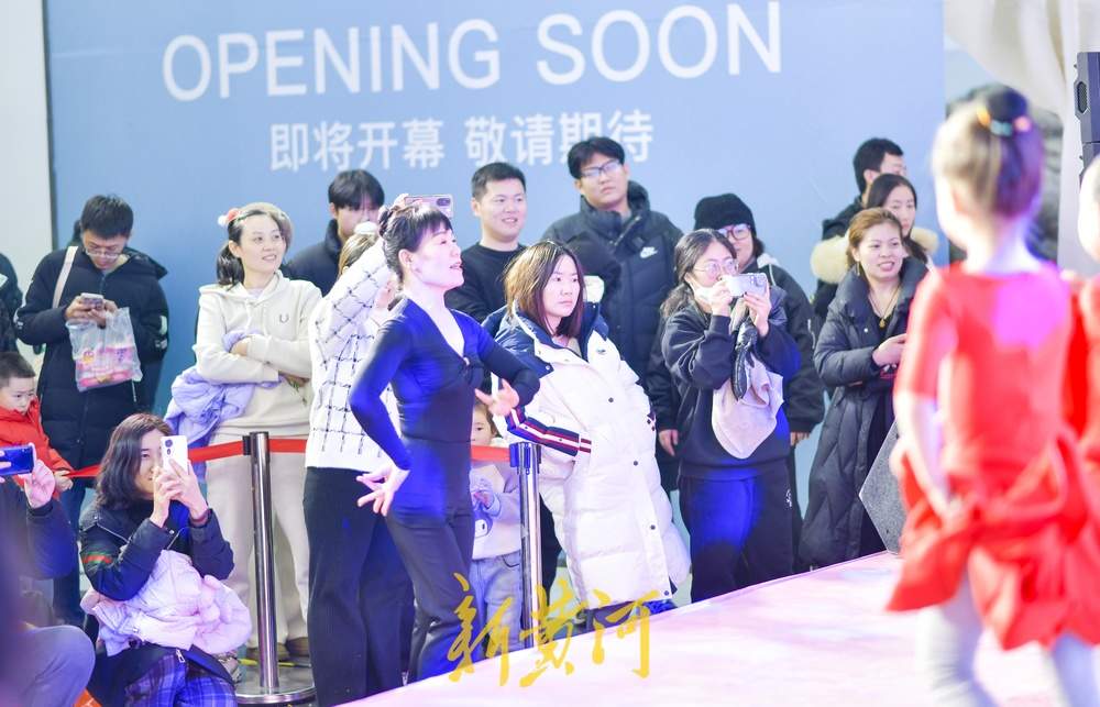 济南商家冲刺岁末消费季，激发市民消费热情