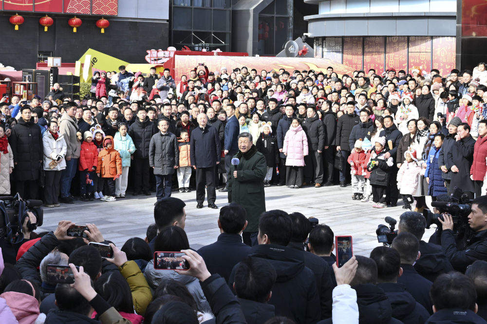 第一观察｜习近平总书记同我们共赶新春市集