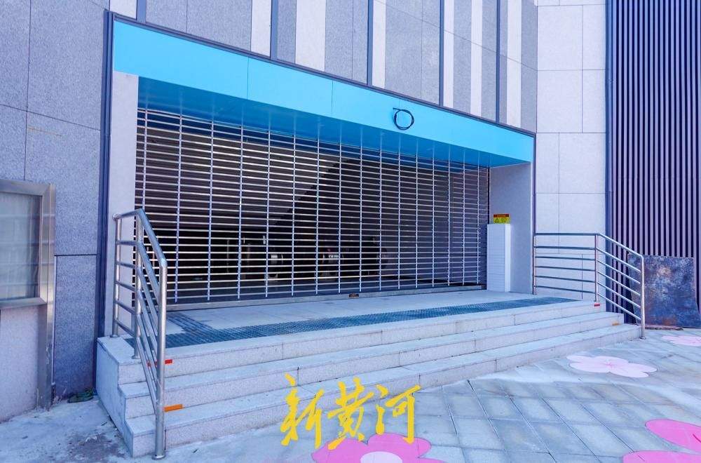济南地铁安成街站G出入口基本建成，“花海”“玫瑰瀑”成CBD新景