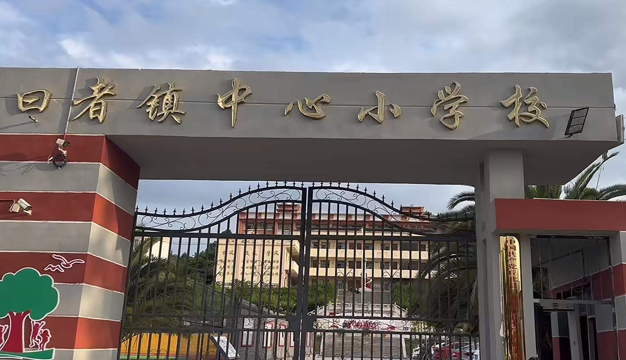 云南丘北一小学食堂发现37公斤绿色臭猪肉，市监局罚款1万元？教体局：已关注并处理此事