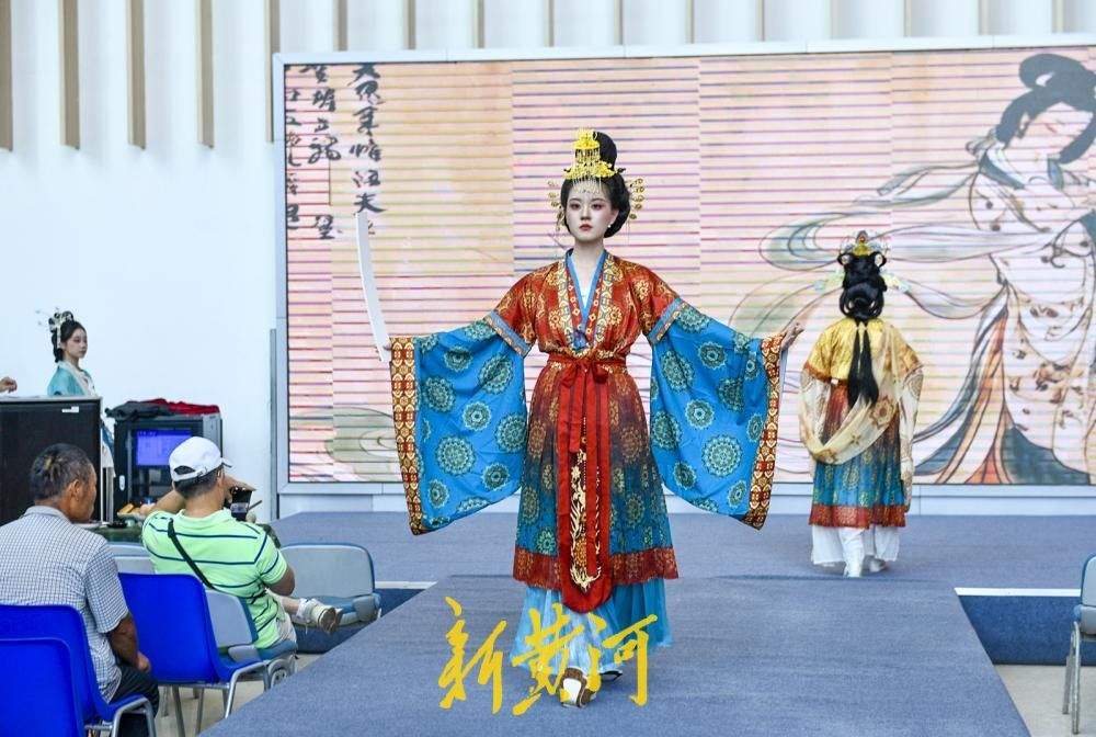 济南：非遗雅韵中秋展演 汉服翩翩共赴穿越千年中秋之约