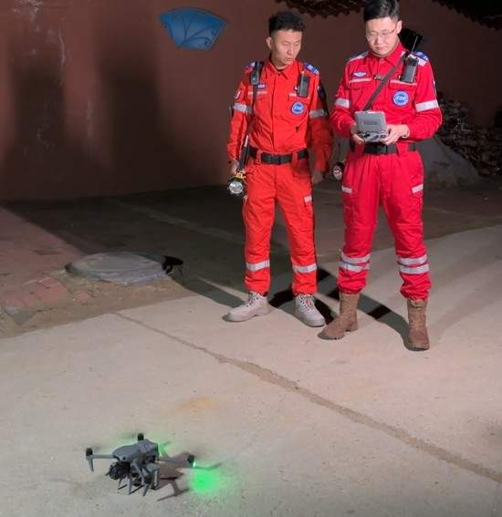 科技赋能黑夜搜救！热成像无人机实战搜索，获救援队高度评价