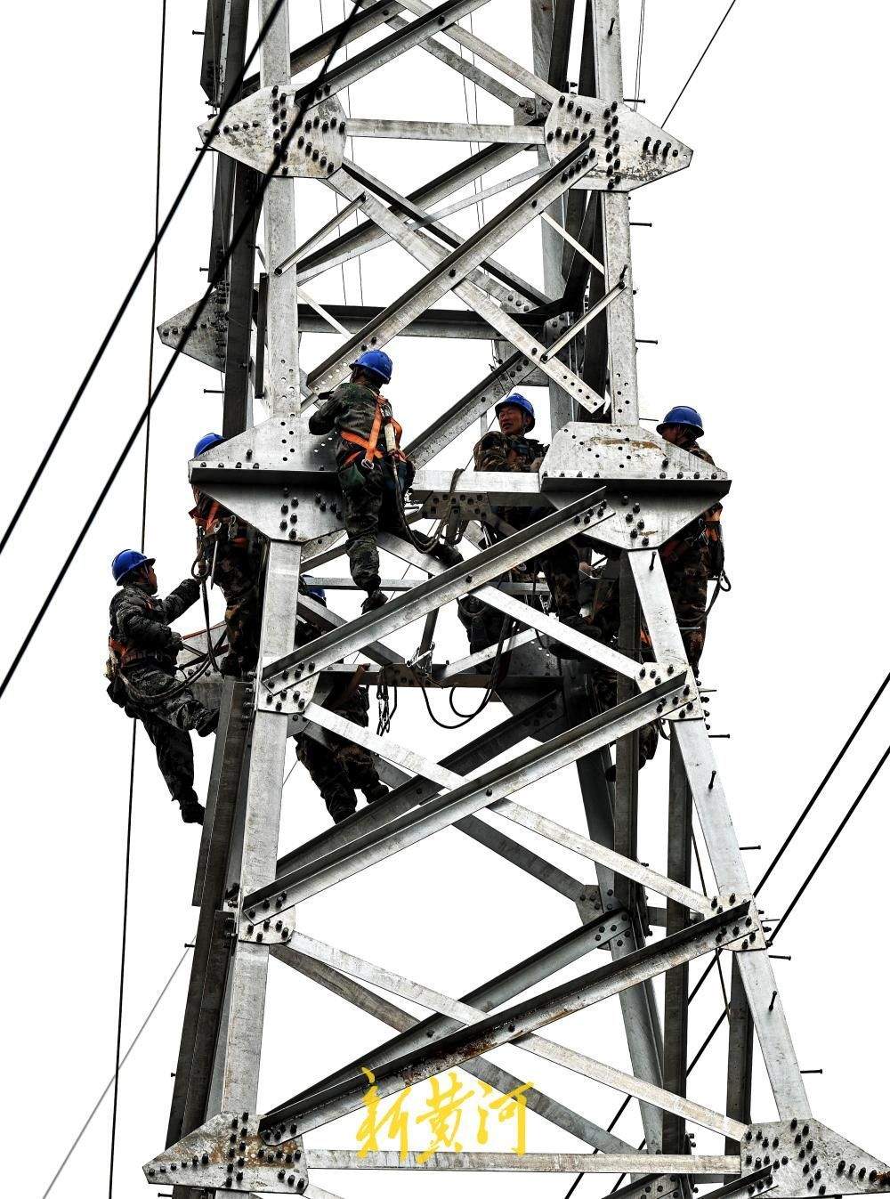 全线“首跨”！济枣铁路首条220kV跨既有线路电力线路迁改完成