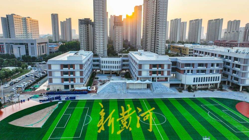 西客站片区新校园抢“鲜”看 新学期将迎首批新生