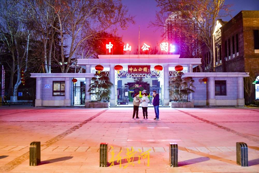 济南中山公园新北门亮相，与新建博物馆组合成景