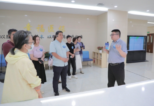 政务公开和数据发布的新尝试——15名市民参加济南医保“政府开放日”活动