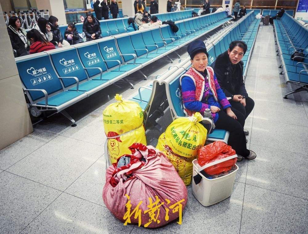 渤海海峡上演碧波上的春运