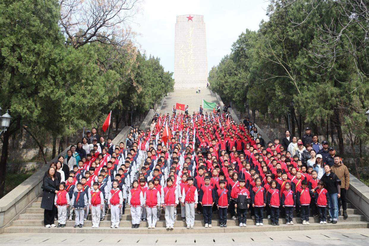 缅怀革命先烈 争做有为少年——经九路小学开展实践活动