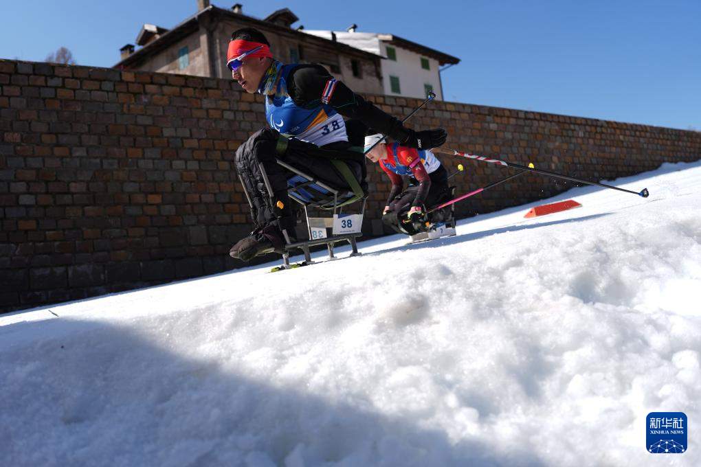 冬残奥会——冬季两项男子中距离（坐姿）：中国选手包揽冠亚军