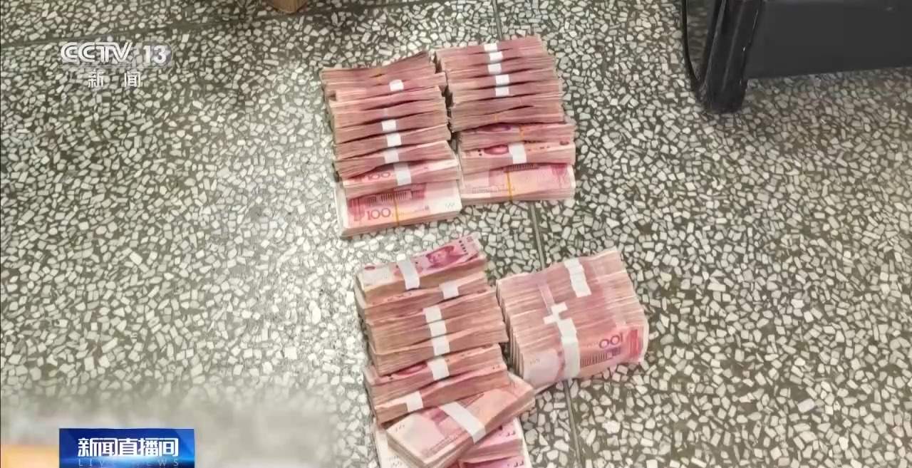 感觉包裹不对劲快递小哥立马报警 70万现金被拦截