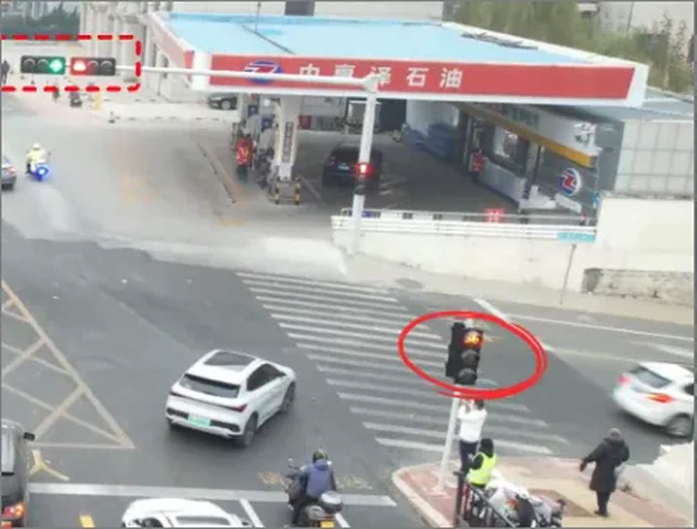 斑马线拓宽、增设非机动车右转专用车道……济南经十路交通再优化