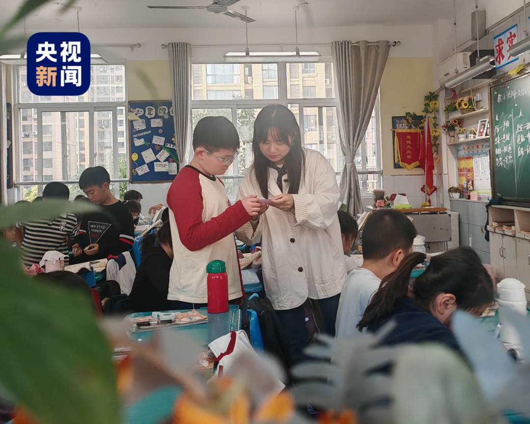 当孩子满口“包的”“666” 老师的做法全网点赞！