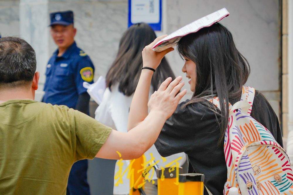 高考进入第二天：烈日灼烧，济南考生“沉着”应考