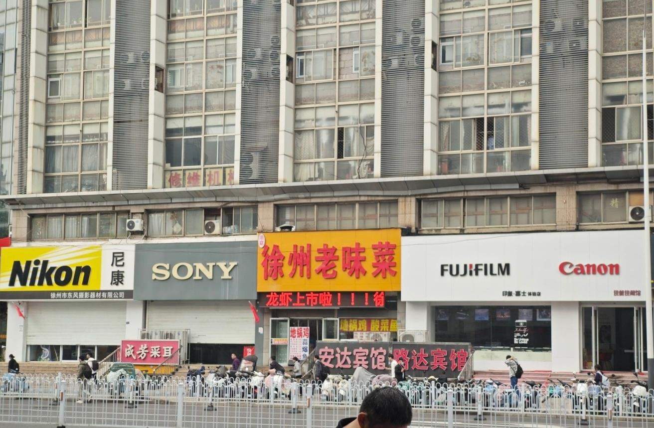 徐州一家餐馆意外变“摄影圈新贵”:手机厂商发布联名滤镜,店家称选址相机街是因为没竞争