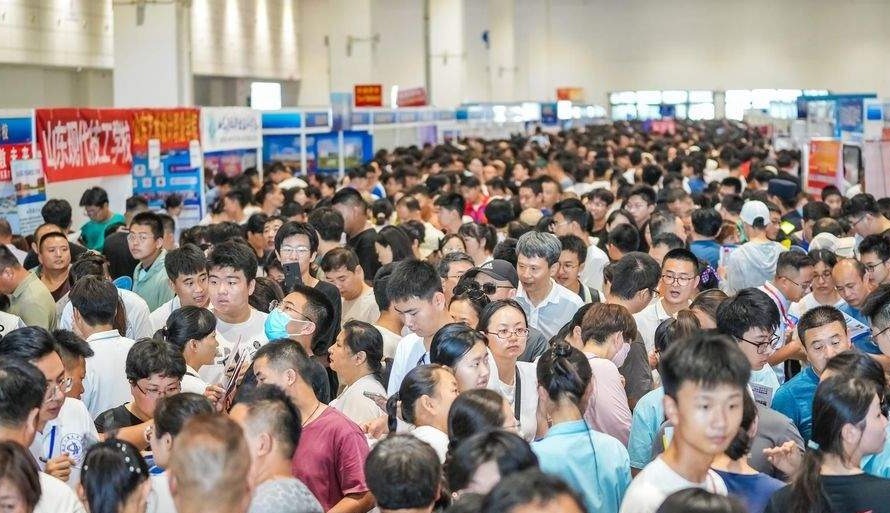 “报业牌”深入人心!第八届中考志愿填报服务会规模、人气更胜往年