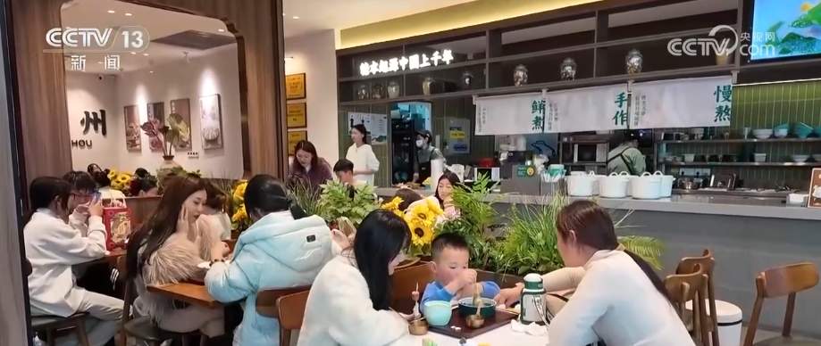 以“电影+”为纽带串联起消费互通 “观影+餐饮+购物”释放多元消费动能