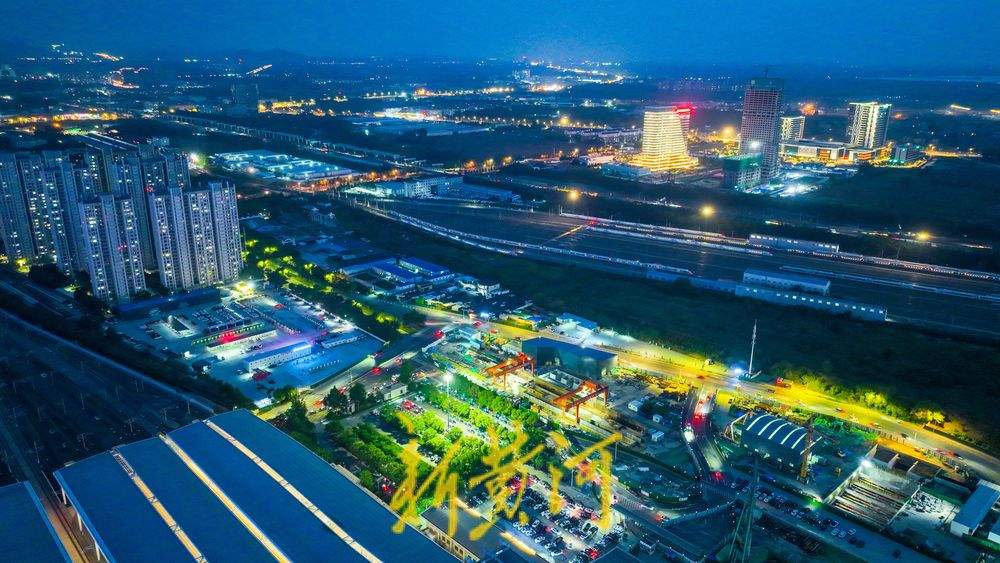 京沪高铁正式开通运营13年 看西客站片区灯光璀璨