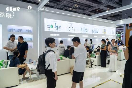 高纯度DHA领航!童年故事焕新姿态携重磅新品矩阵亮相2025 CBME