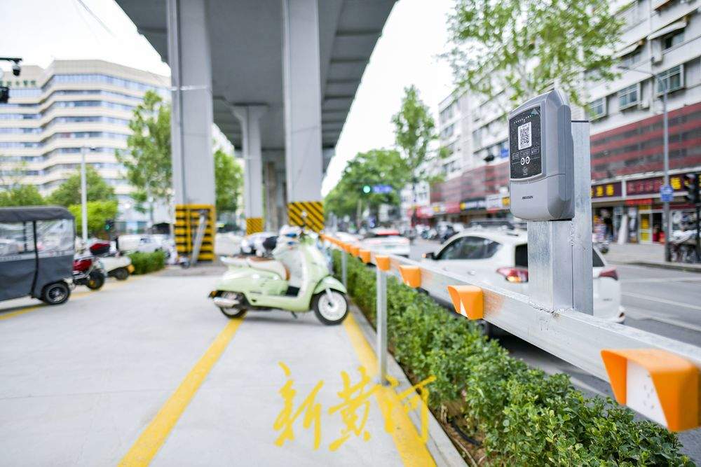 高架下空间功能变更 绿化带改为停车场