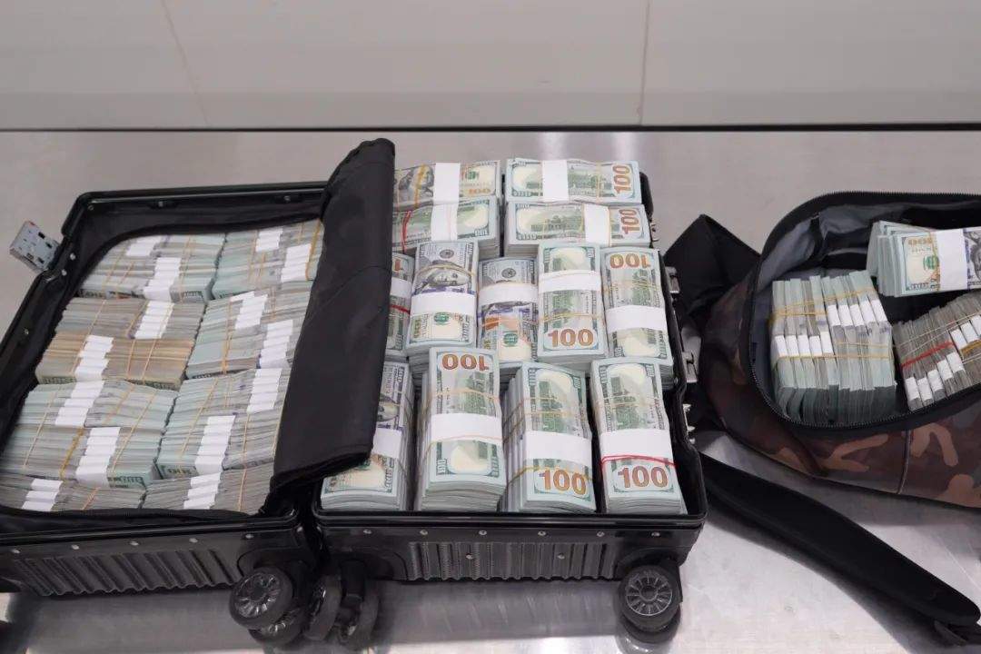 旅客带230万美元入境被查获 折合人民币超1600万元