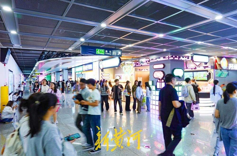 济南地铁站点变身便民商街  站内商业活力迸发